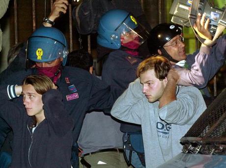 Arresti durante il G8 di Genova (Ap)