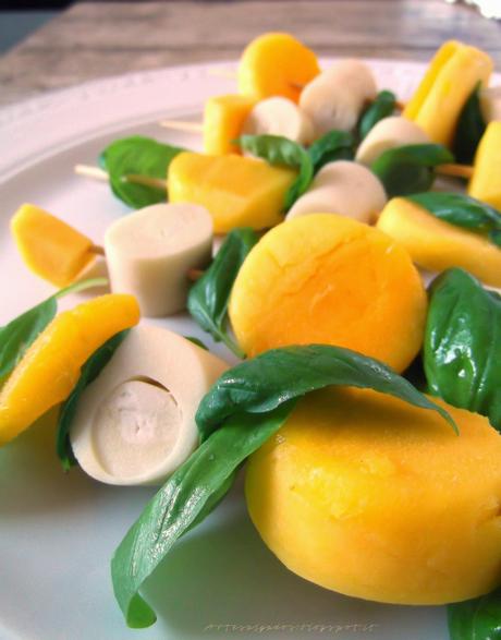 Spiedino di cuore di palma e mango Espetinho de palmito e manga