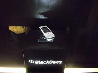 Evento Blackberry e Dior per il lancio del BlackBerry Torch 9800 White