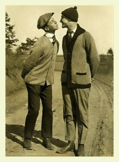 25 Vintage Photos of Gay & Lesbian Couples