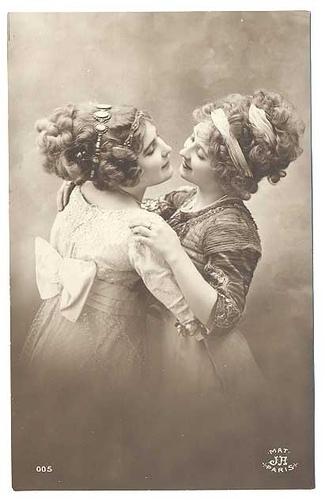 25 Vintage Photos of Gay & Lesbian Couples