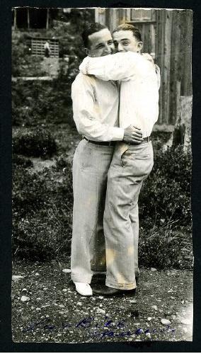 25 Vintage Photos of Gay & Lesbian Couples