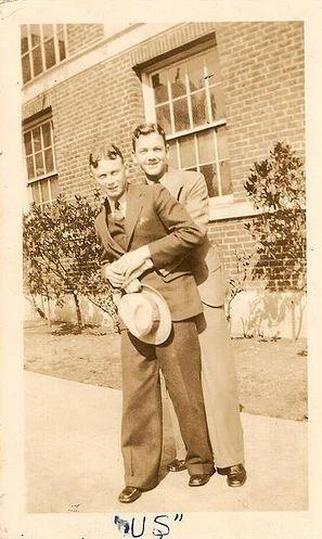 25 Vintage Photos of Gay & Lesbian Couples