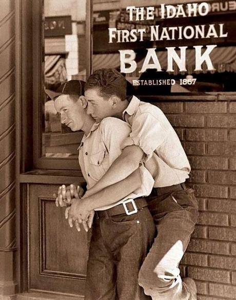 25 Vintage Photos of Gay & Lesbian Couples