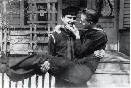 25 Vintage Photos of Gay & Lesbian Couples