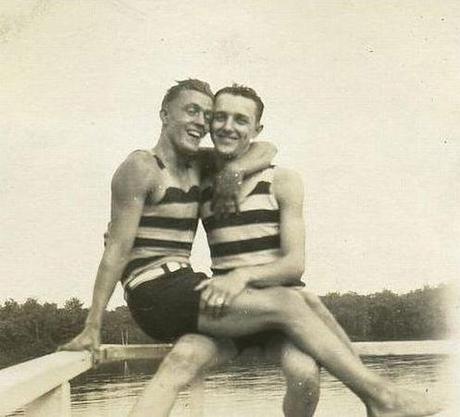 25 Vintage Photos of Gay & Lesbian Couples