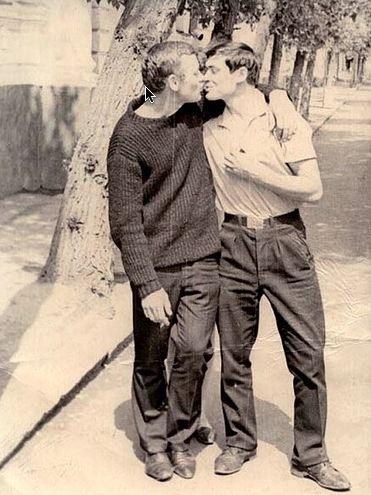 25 Vintage Photos of Gay & Lesbian Couples