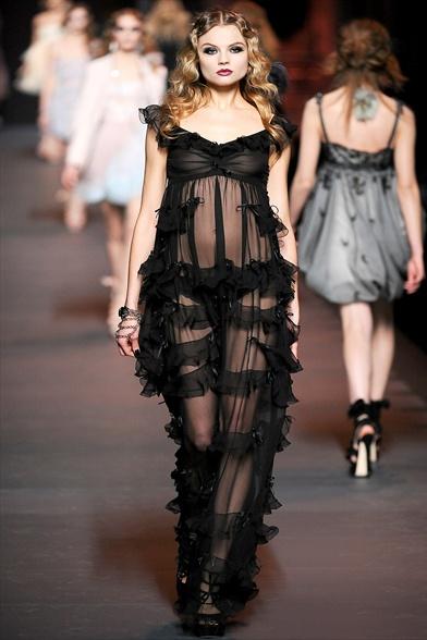 PFW woman f/w 2011-2012: Dior ( una ventata di novità non farà male)