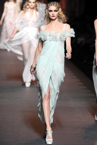 PFW woman f/w 2011-2012: Dior ( una ventata di novità non farà male)