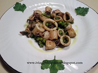 CALAMARI AL VERDE CON PISELLI