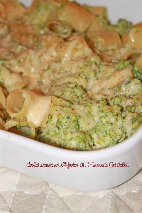 PASTA AI BROCCOLI PROFUMATA ALLA NOCE MOSCATA di Dolcipensieri