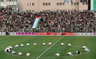 QUESTIONI DI CALCIO...La Palestina gioca la sua prima partita ufficiale in casa