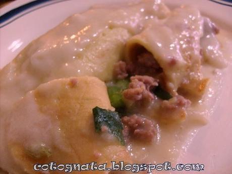 CREPES RIPIENE DI PORRI E SALSICCE...questione di giochi ... CREPES RIPIENE DI PORRI E SALSICCE...questione di giochi ...