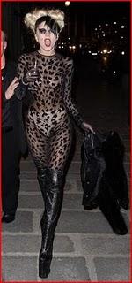 Lady Gaga s...vestita totalmente (FOTO)