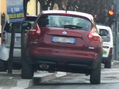 Ma può bastare una semplice multa per chi parcheggia così?