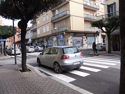 Ma può bastare una semplice multa per chi parcheggia così?