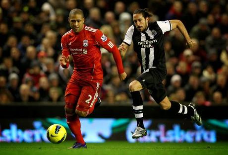 (VIDEO)Tutta Anfield accompagna l'ingresso in campo di Gutierrez con un applauso scrosciante. Gran momento di calcio