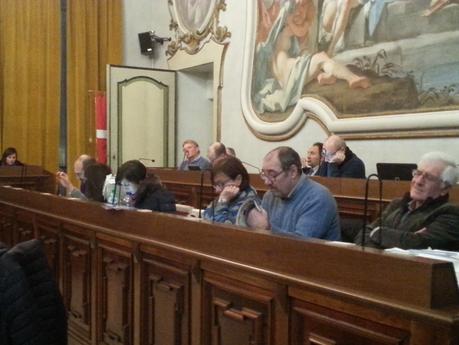 PAVIA. Due mozioni M5S approvate ma la maggioranza lascia l’aula e Casa Pound oggi non ci sta