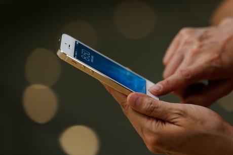 Melito: Perde iPhone 6 ma una signora lo trova e glielo riconsegna