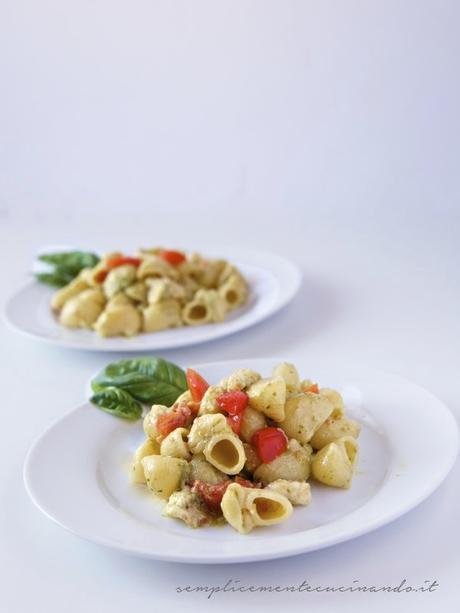 Conchiglie al pesto, ricotta e rana pescatrice