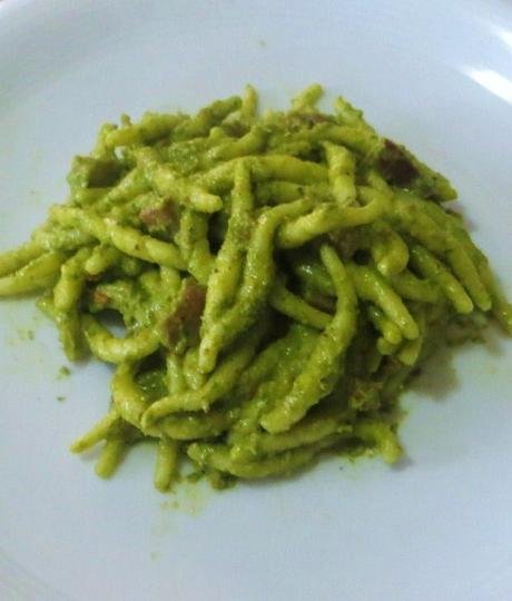 Trofie al pesto di nocciole e speck