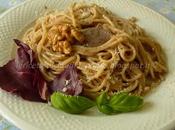 Spaghetti pesto radicchio, noci panna