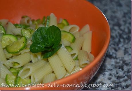 Penne vegan con zucchine, cipollotto fresco e menta (8)