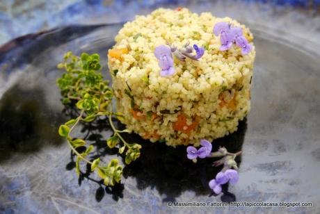 Come preparare un ottimo cuscus con verdure saltate, fiori di erba lepre e timo limone