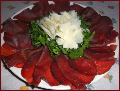 Carpaccio di bresaola con rucola e grana