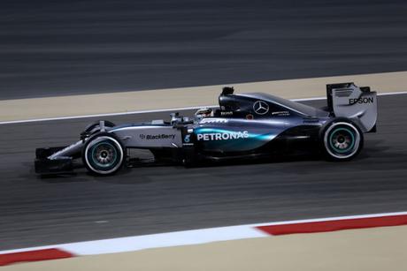 F1 | Hamilton domina il GP Bahrain. Raikkonen e Rosberg a podio