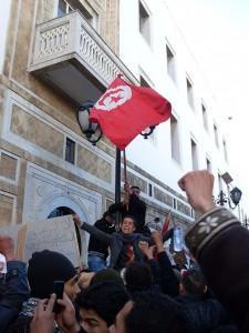 Rivoluzione arancione e Primavere arabe. Burattinai e marionette di un gioco politico internazionale Istantanea da Tunisi. La Carovana della Liberazione. Photocredits: Rais67, Pubblico dominio
