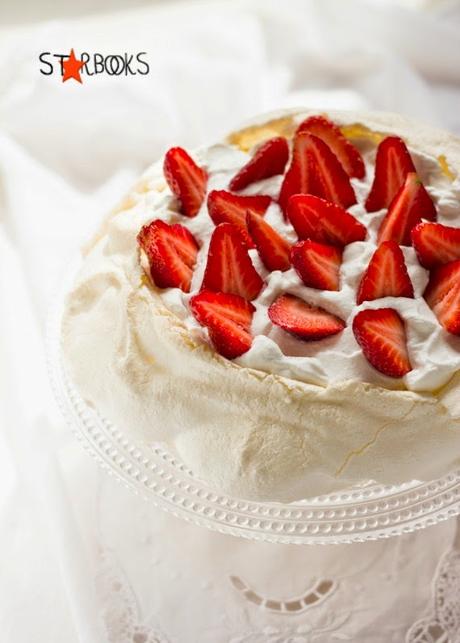 Pavlova alle fragole per lo Starbooks di aprile