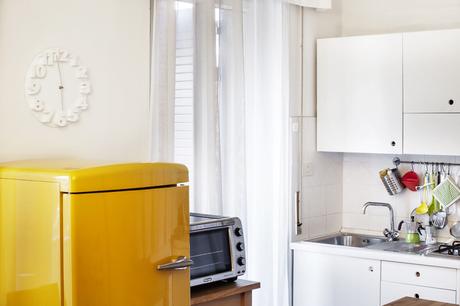 design italiano anni 60, frigorifero giallo di linea retro 