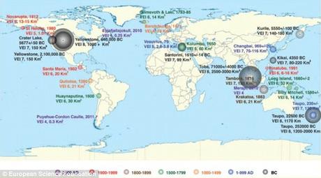 La mappa in alto mostra grandi eruzioni vulcaniche degli ultimi 2000 anni e alcuni degli ultimi anni 2m