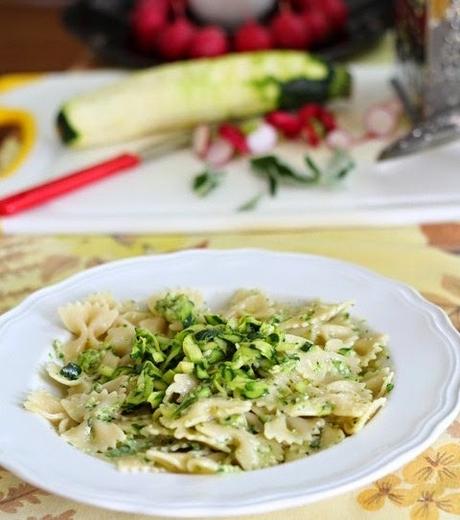 Il pesto: farfalle di kamut al pesto di zucchine