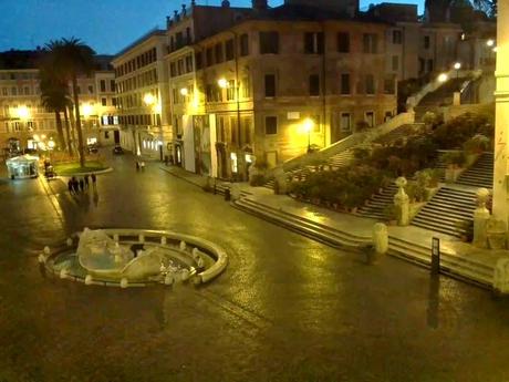 Ladri di monete alla Fontana della Barcaccia di Piazza di Spagna. Arrestati 20 giorni fa, ieri erano ancora 