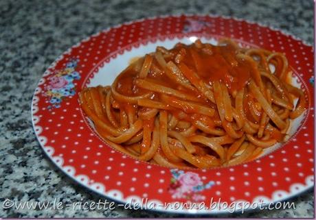 Pasta di farro integrale vegan al sugo con peperoncino piccante (8)