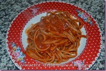 Pasta di farro integrale vegan al sugo con peperoncino piccante (6)