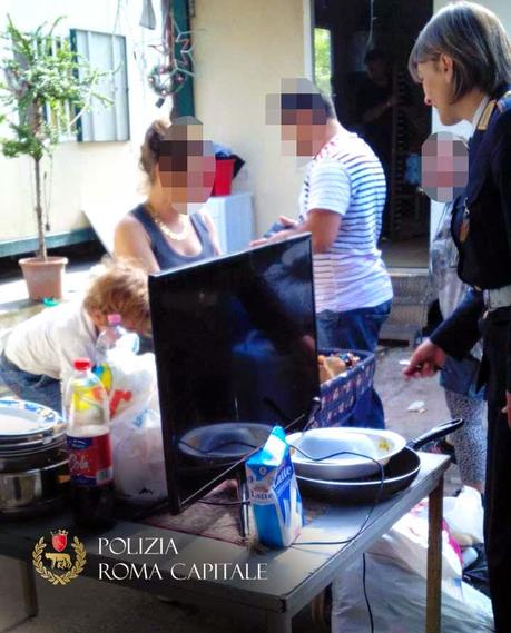 Abitavano a scrocco nel campo nomadi pur avendo conti correnti pieni di soldi. Sgomberati oggi dai Vigili Urbani