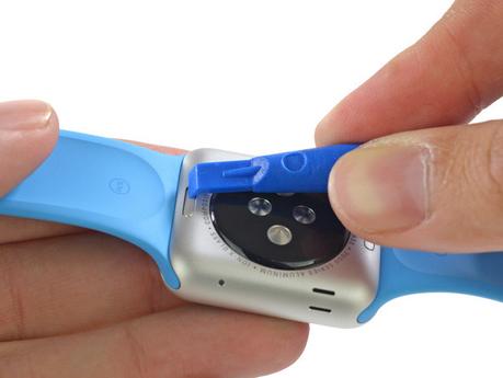 iFixit smonta l'Apple Watch in parte 