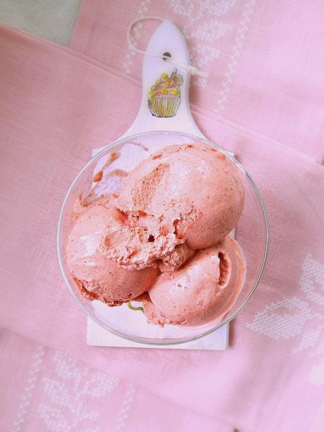 Gelato alla fragola e menta con zucchero integrale