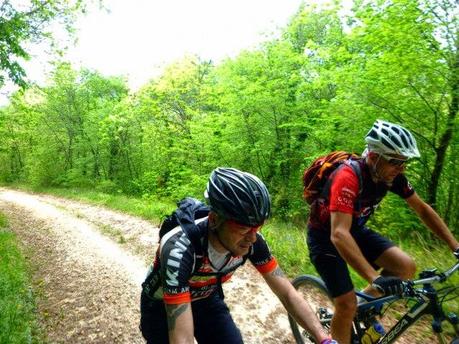 Double-bubble mtb circuit returns 52 km x 1565 mt+