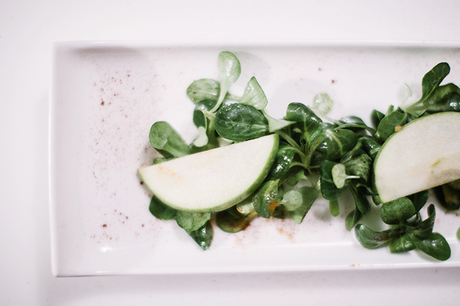 #INGORDO - Polpo confit con insalata di songino, mela verde e semi di zucca