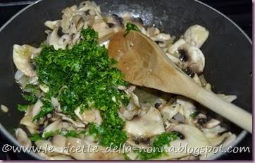 Penne ai funghi champignon, prezzemolo fresco e grana (5)