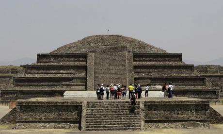 La Scoperta di mercurio liquido sotto una piramide messicana: potrebbe portare alla tomba del re