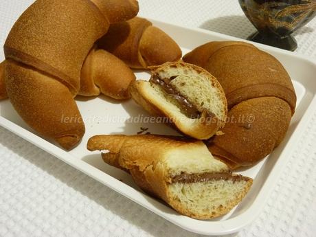 Cornetti semplici senza sfogliatura con lievito madre