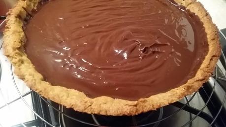 Crostata integrale con ganache di cioccolato fondente e nocciole.....per il compleanno di mio marito