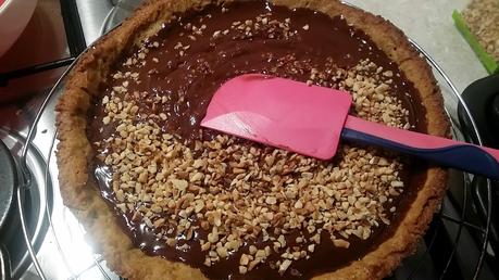 Crostata integrale con ganache di cioccolato fondente e nocciole.....per il compleanno di mio marito