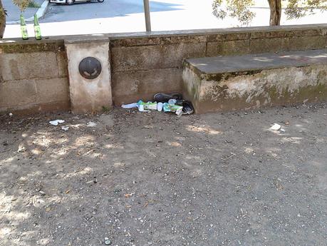 Domenica di relax al Parco Sangalli e all'Acquedotto Alessandrino? 12 foto disgustose di un'area che potrebbe essere un'oasi ma che è tenuta come una discarica