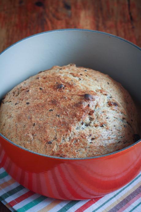 pane al farro e grano saraceno  con nocciole e uvetta